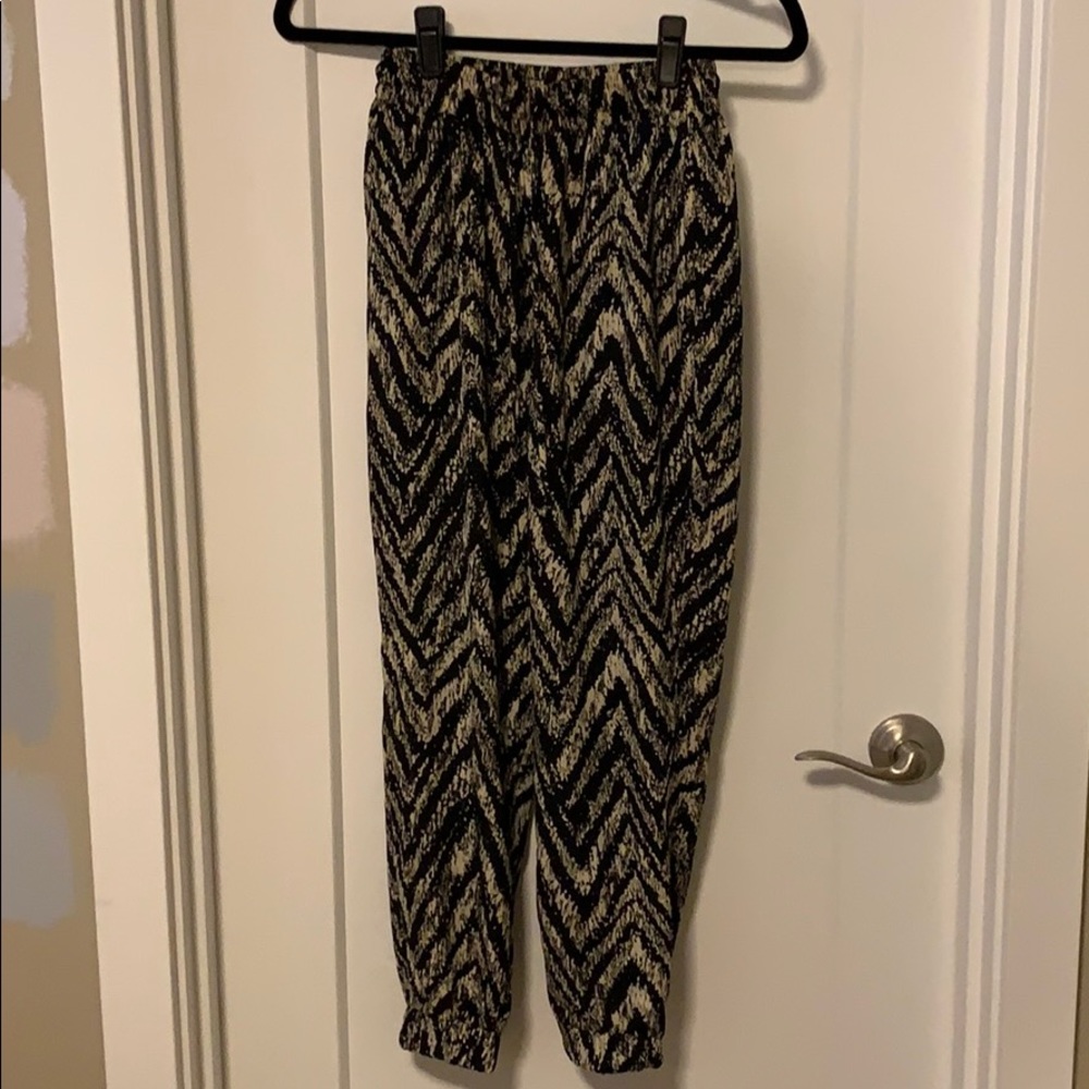 Printed silky joggers w/ pockets